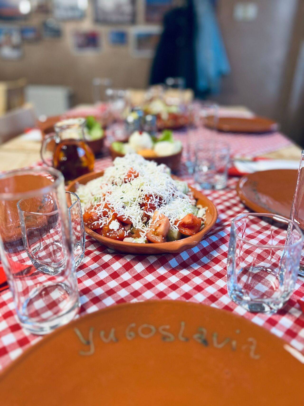 restauracia yugoslavia table