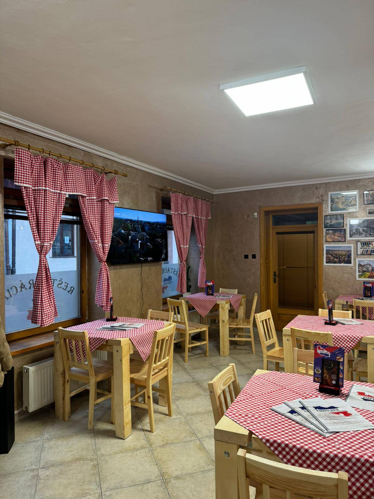 restauracia yugoslavia tables